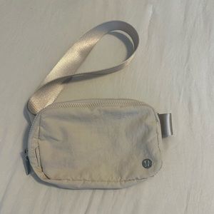 LULULEMON BELT BAG- White Opal- EUC